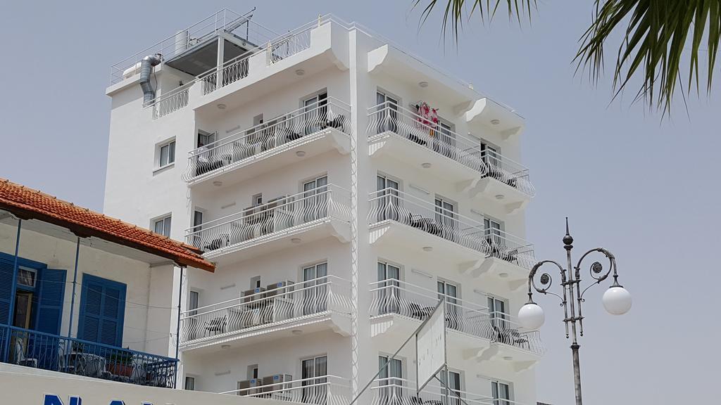 Zodiac Hotel Apartments Larnaca Extérieur photo