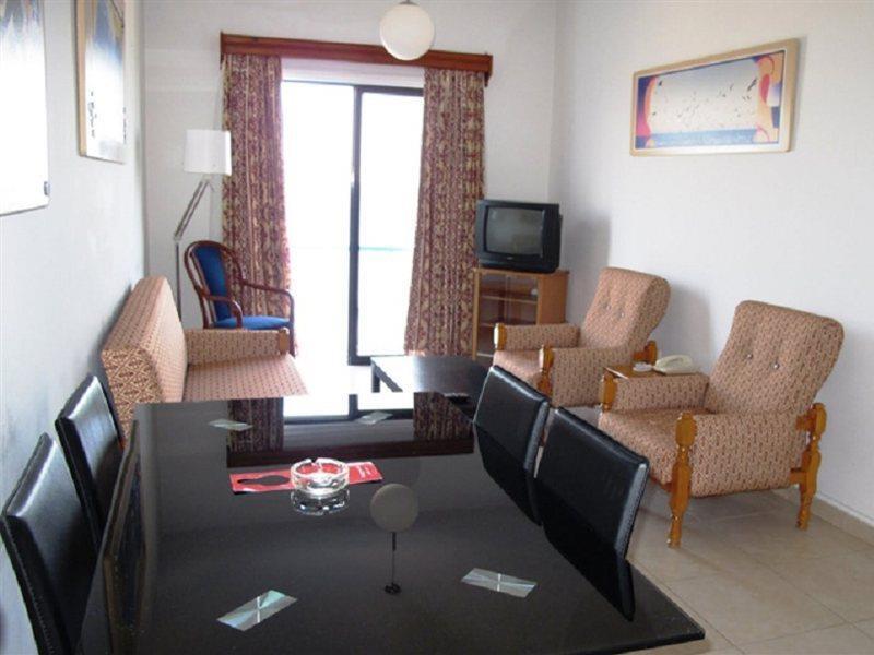 Zodiac Hotel Apartments Larnaca Extérieur photo