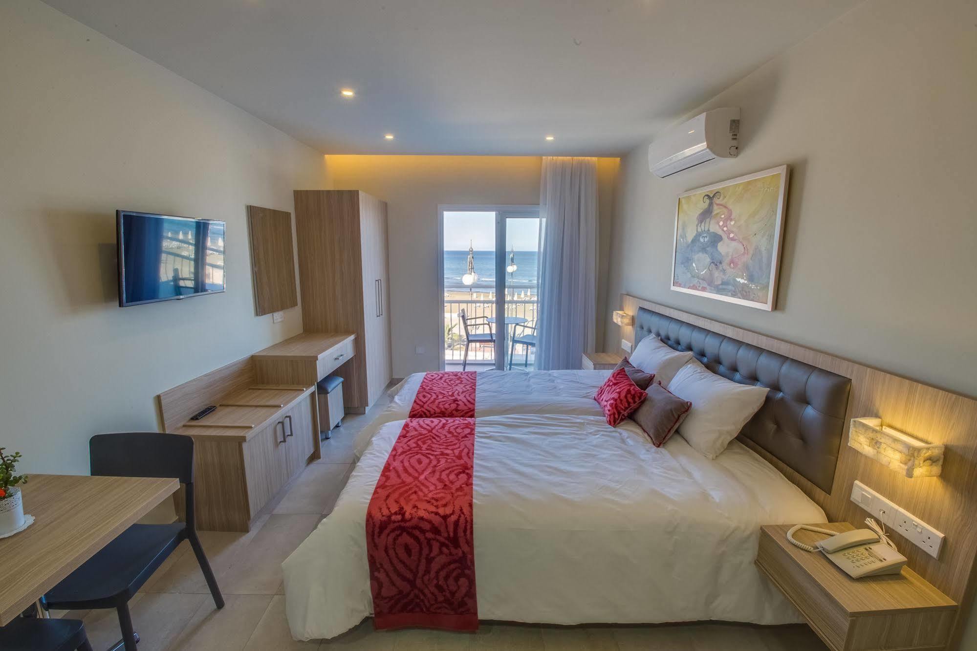 Zodiac Hotel Apartments Larnaca Extérieur photo